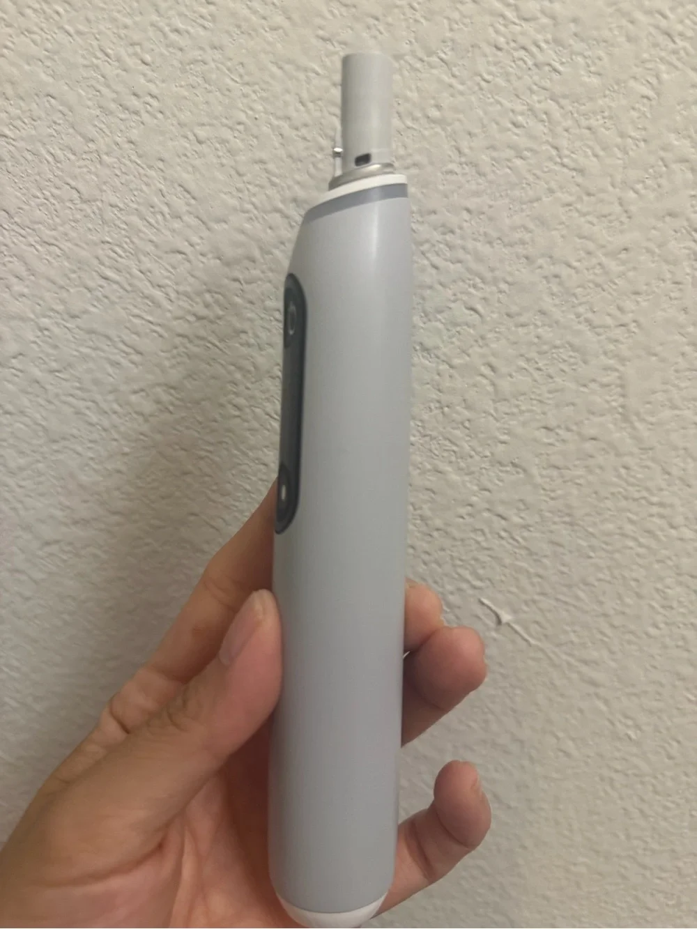 Electric Oral Care Handle in Light Gray iO6